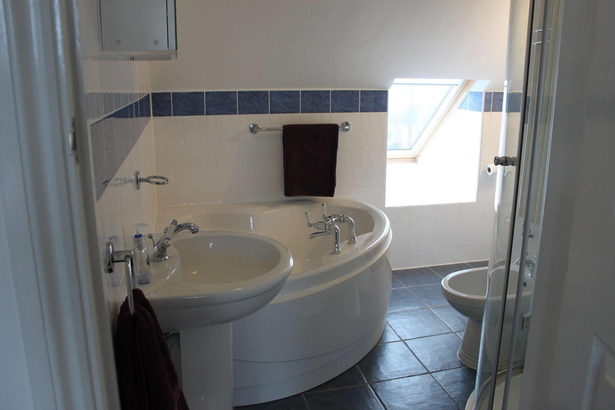 Bay Tree House Bed & Breakfast Барнет Екстер'єр фото